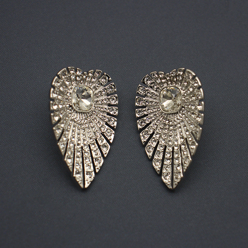 Niche Leaf-shapepd Platinum Inlaid Zirconium Earrings