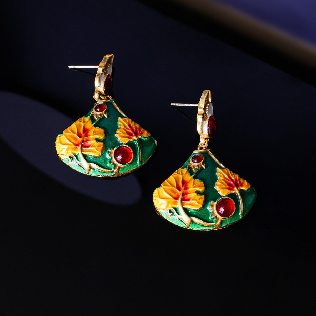 Retro Enamel Fan-shaped Earrings