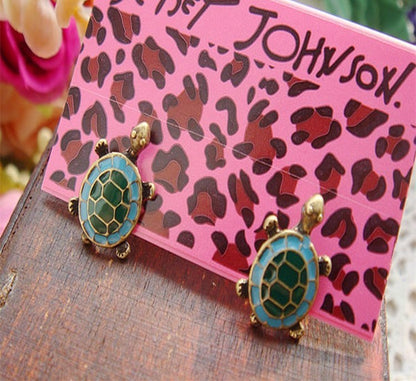 Jolies boucles d'oreilles colorées en forme de tortue à huile.