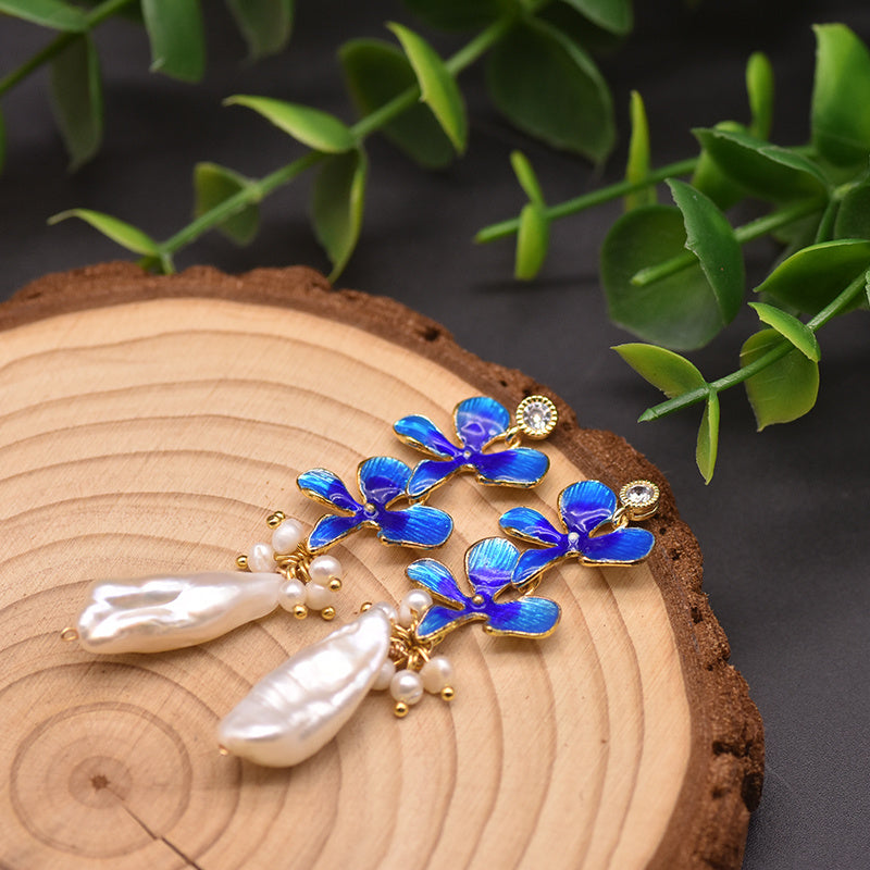 Boucles d'oreilles en forme de feuille en cloisonné « champignon blanc », en vermeil 18 carats