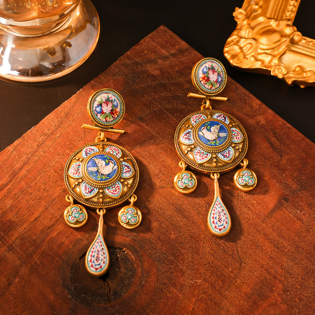 Vintage Court Style Rattle Drum Cygne Earrings