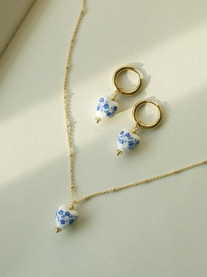 Collier en porcelaine bleue et blanche en forme de cœur de style chinois rétro pour femmes, boucles d'oreilles sauvages élégantes en acier titane