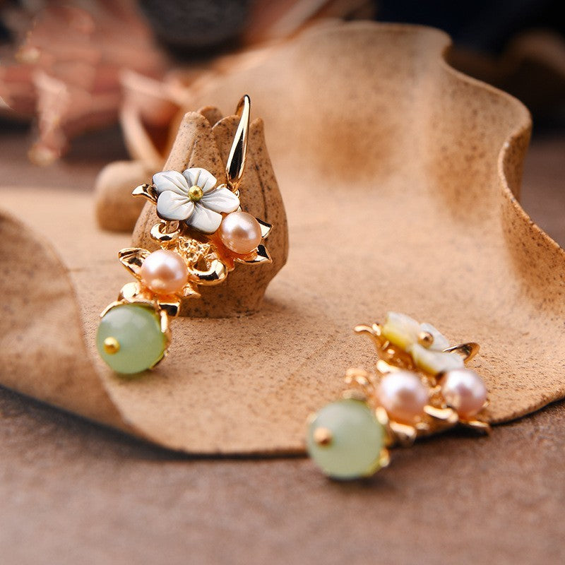 Boucles d'oreilles longues antiques à étal au sol