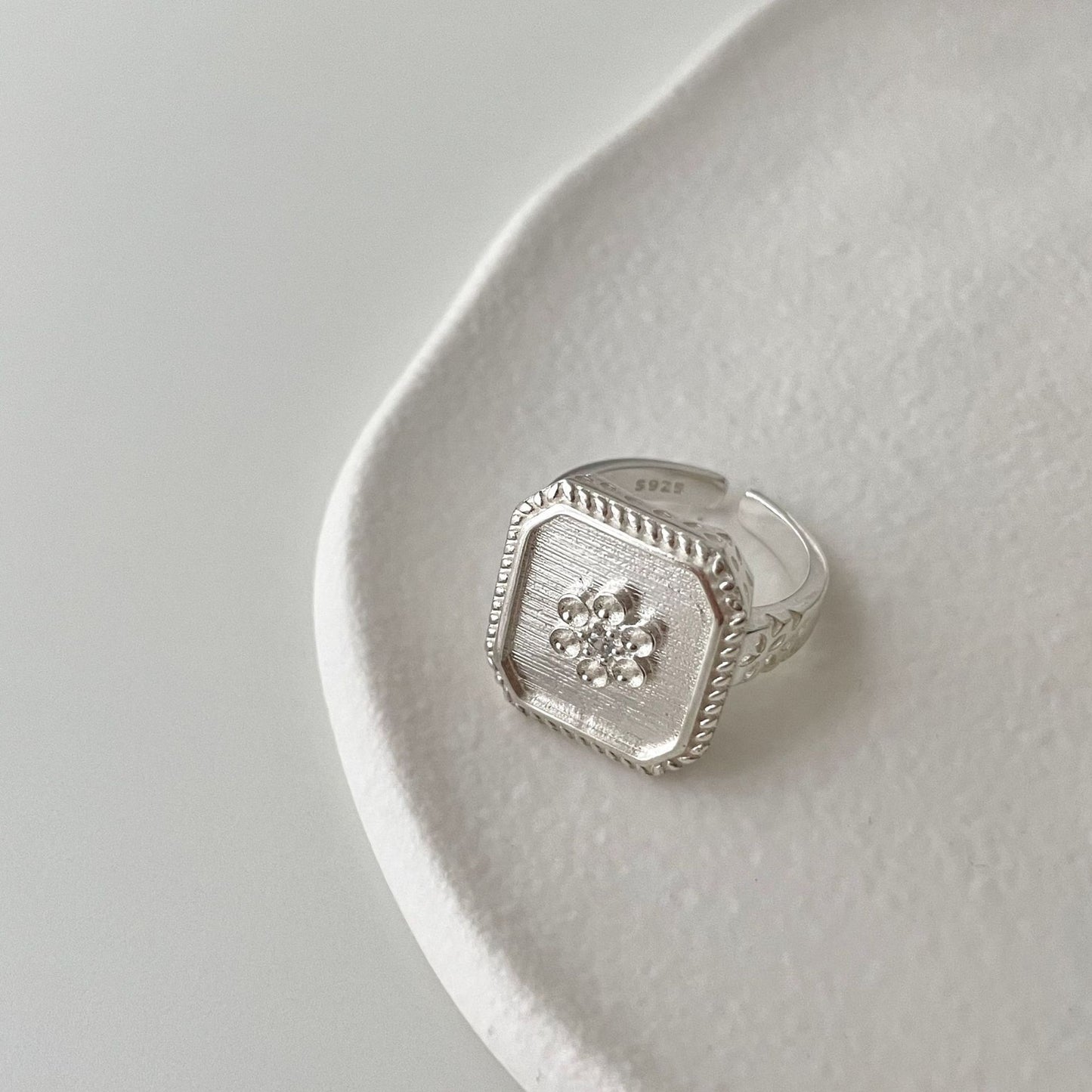 S925 Silver Ring with flower design