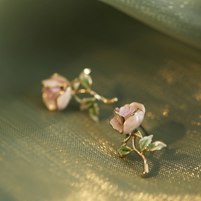 Boucles d'oreilles Rose émaillée, aiguille en argent