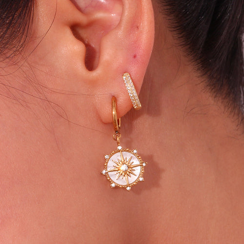 Boucles d'oreilles boussole en acier inoxydable plaqué or 18 carats et étoile de Bawn 