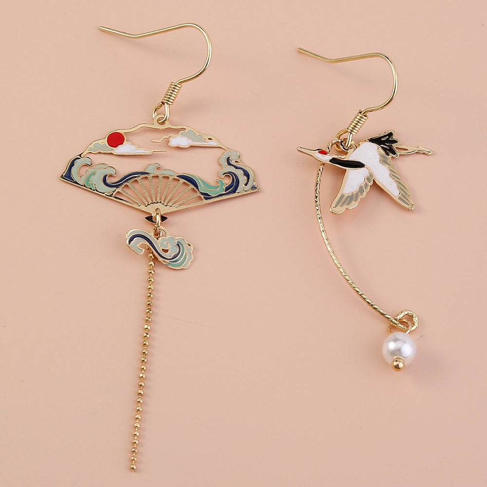 Boucles d'oreilles asymétriques grue émaillée plaqué or 18 carats