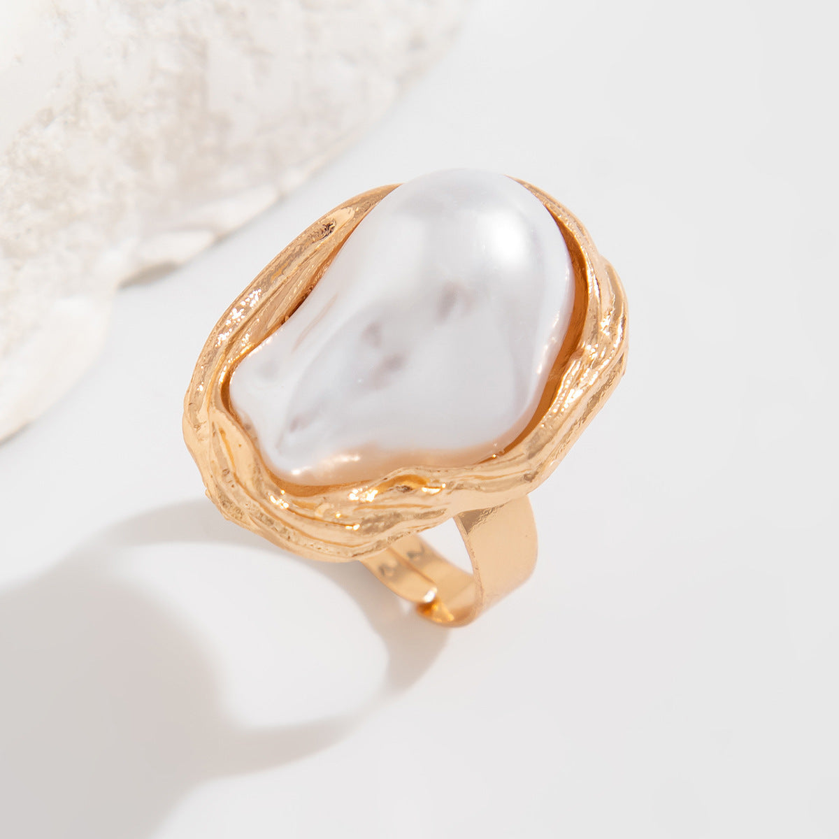 Fashion Alloy Baroque style inlaid Pearl Ring