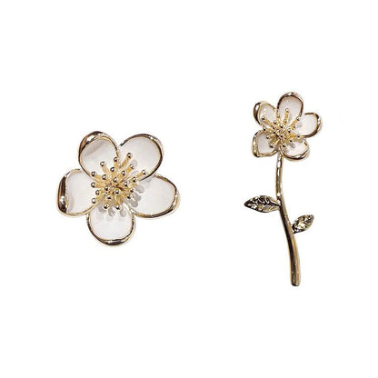 Boucles d'oreilles à tige en forme de fleur émaillée asymétrique rétro pour femme