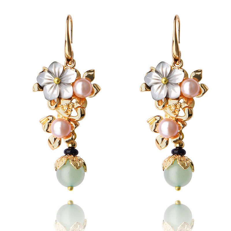 Boucles d'oreilles longues antiques à étal au sol