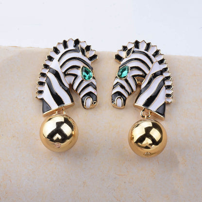 Women's Fashionable Temperament Stud Earrings With Spot Oil