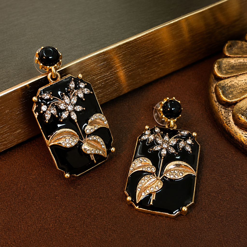 Boucles d'oreilles faites à la main en or 18 carats et émail noir