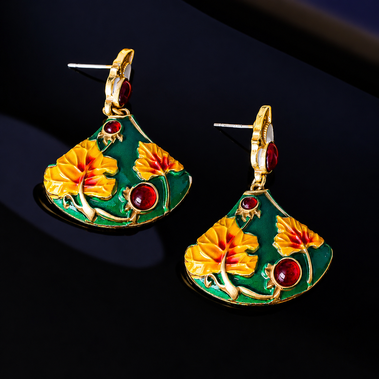 Boucles d'oreilles rétro en émail en forme d'éventail