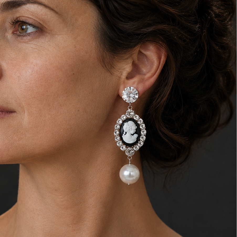 Boucles d'oreilles mode vintage de style baroque.