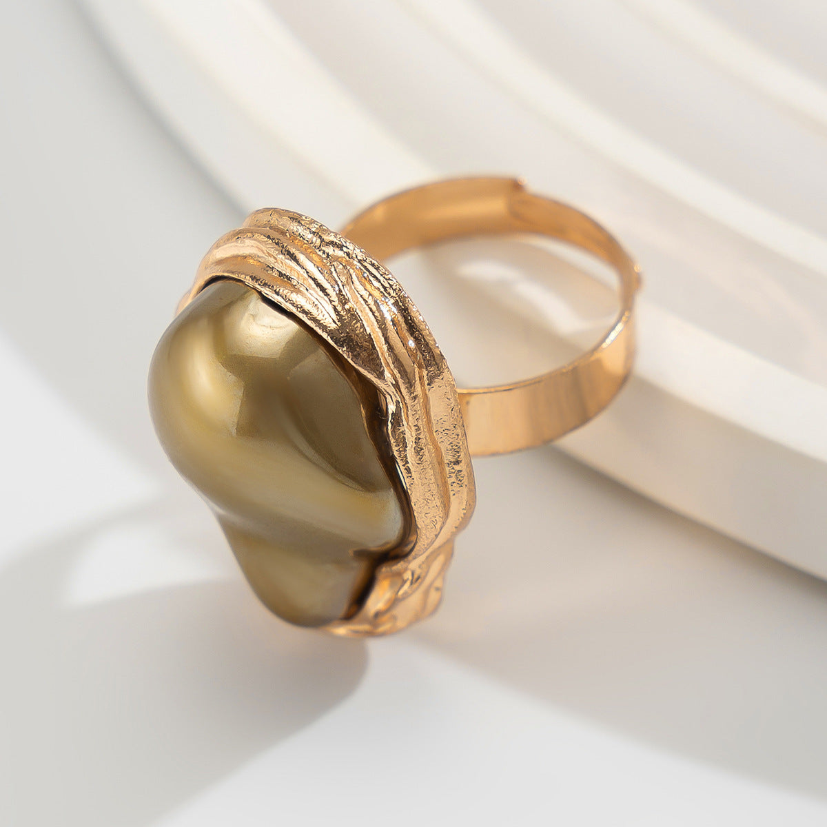 Fashion Alloy Baroque style inlaid Pearl Ring