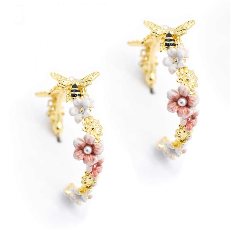 Set main et fleur abeille émaillées en or 18 carats