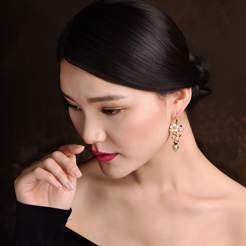 Boucles d'oreilles longues antiques à étal au sol