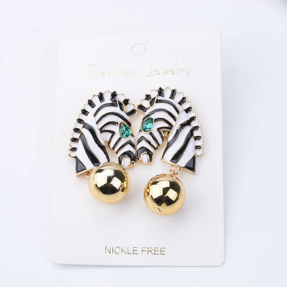 Women's Fashionable Temperament Stud Earrings With Spot Oil