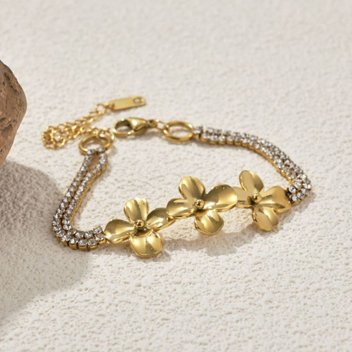 18K Gold Plated Stainless Steel Flower Bracelet a plan bckground 