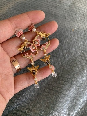 Set main et fleur abeille émaillées en or 18 carats